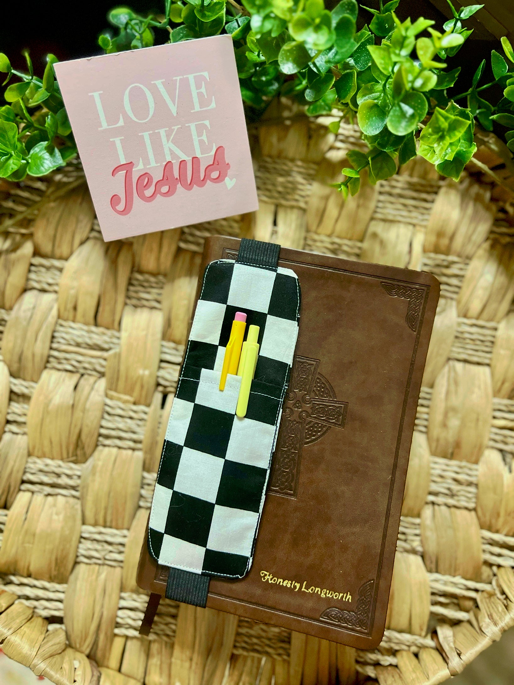 Black and White Checkered Pen Holder