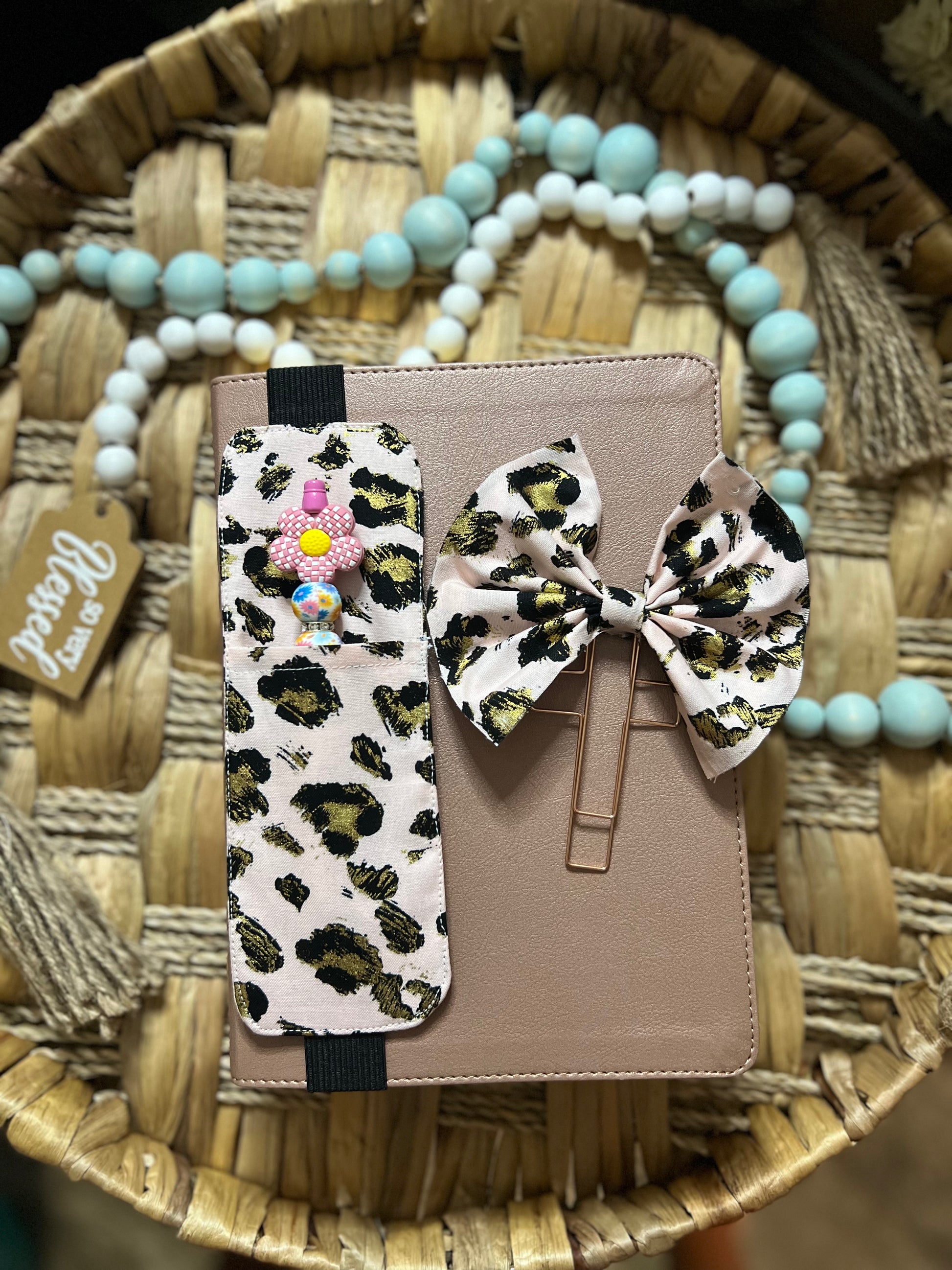 Cheetah print Pen holder and bow set